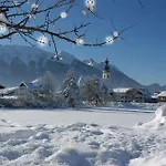 Aktivhotel & Schmelz Ihr Familienfreundliches Urlaubs Mit Wellness, Almsauna, Chiemgau Karte מלון
